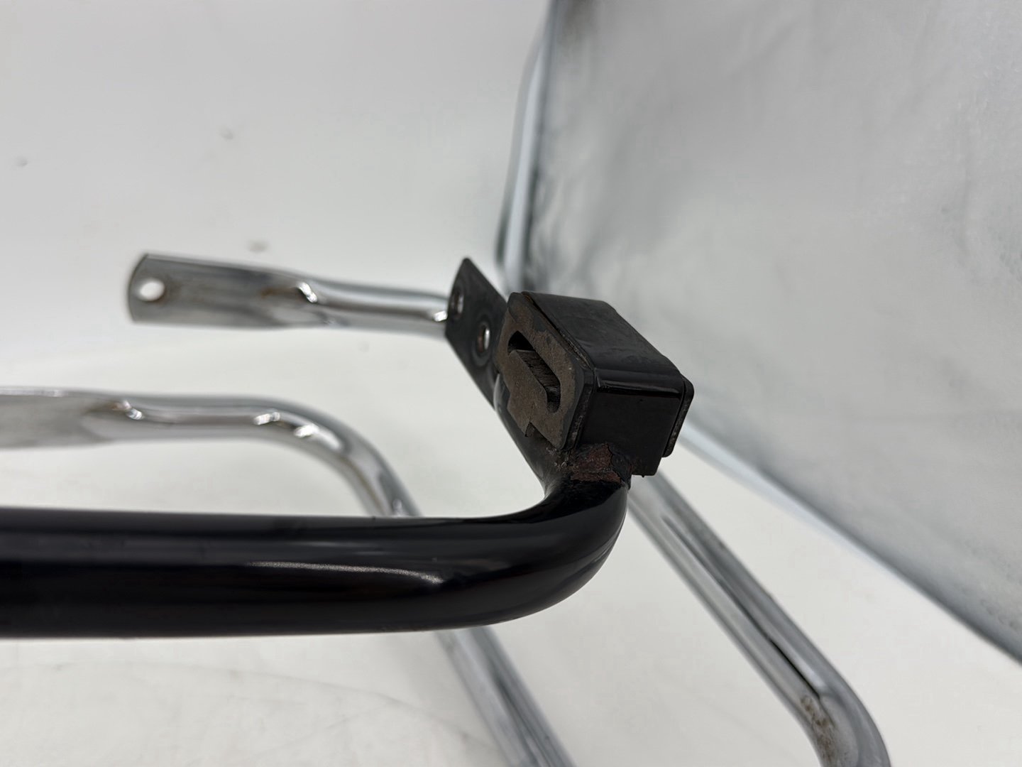 1999 - 2006 Harley-Davidson Touring Electra Glide Rear Right Saddlebag Guard Rails Bar 49193-93