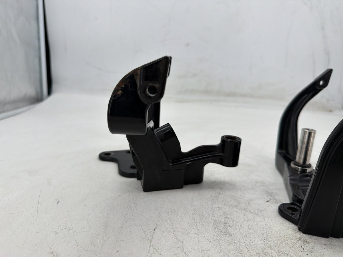 2001 Harley Heritage Softail Classic Left Right Foot Rest Peg Support Bracket