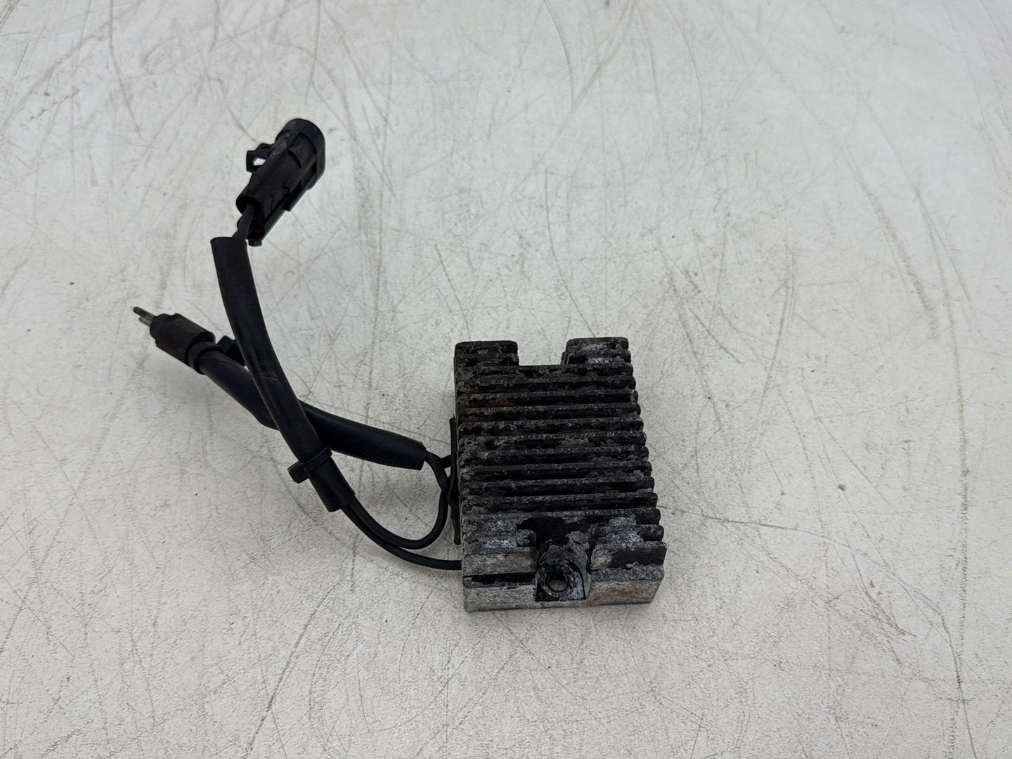 2004 Harley Sportster XL883C 883 Custom OEM Voltage Regulator Rectifier