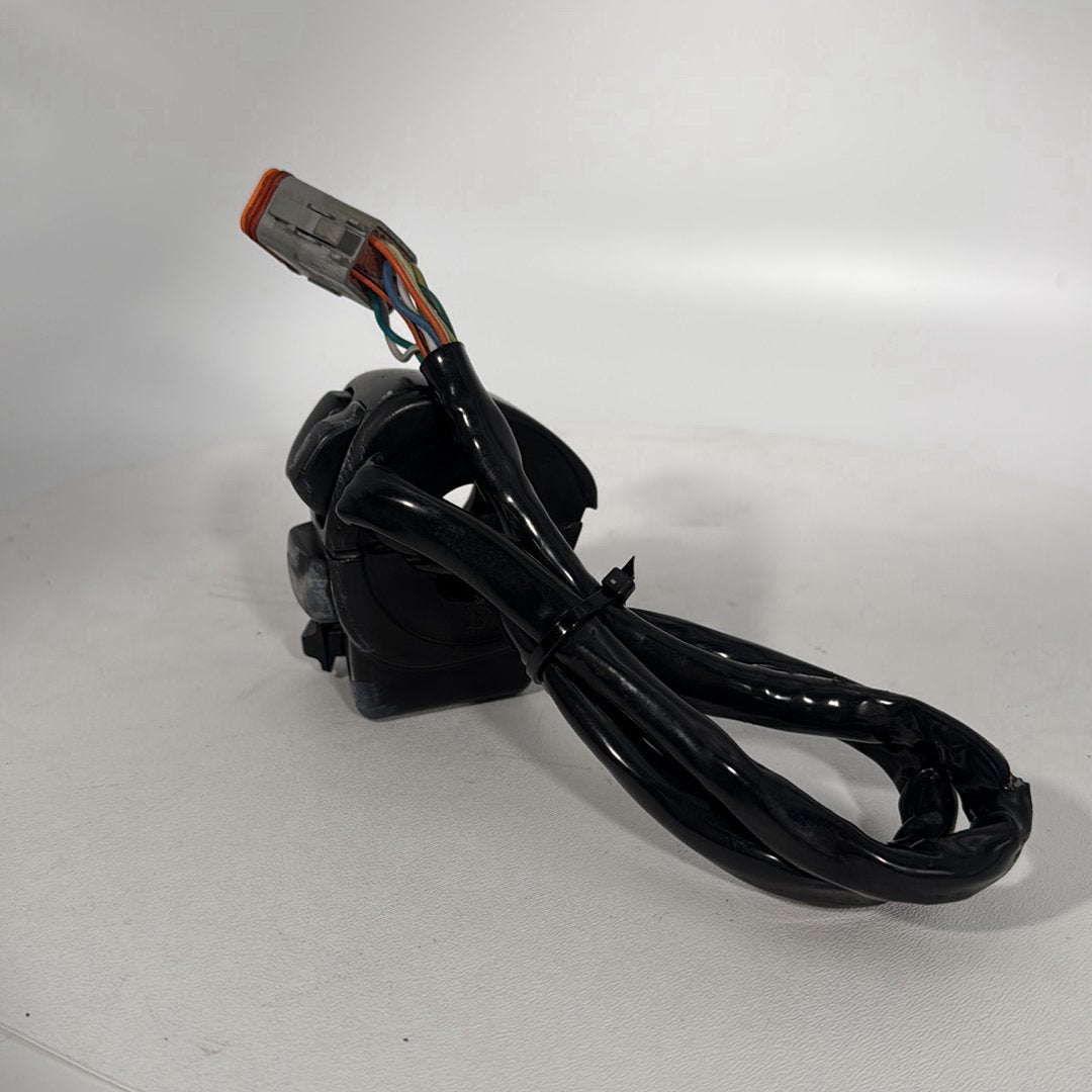 1999 - 2006 Harley-Davidson Touring Electra Glide Classic Left Turn Signal Headlight Switches Controls 71685-06A