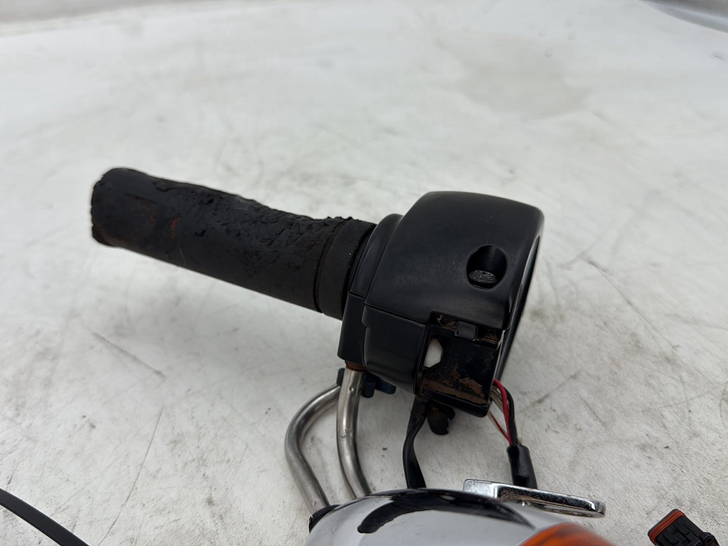2012 Harley Dyna FXDF Fat Bob OEM Right Engine Start Kill Switches Controls