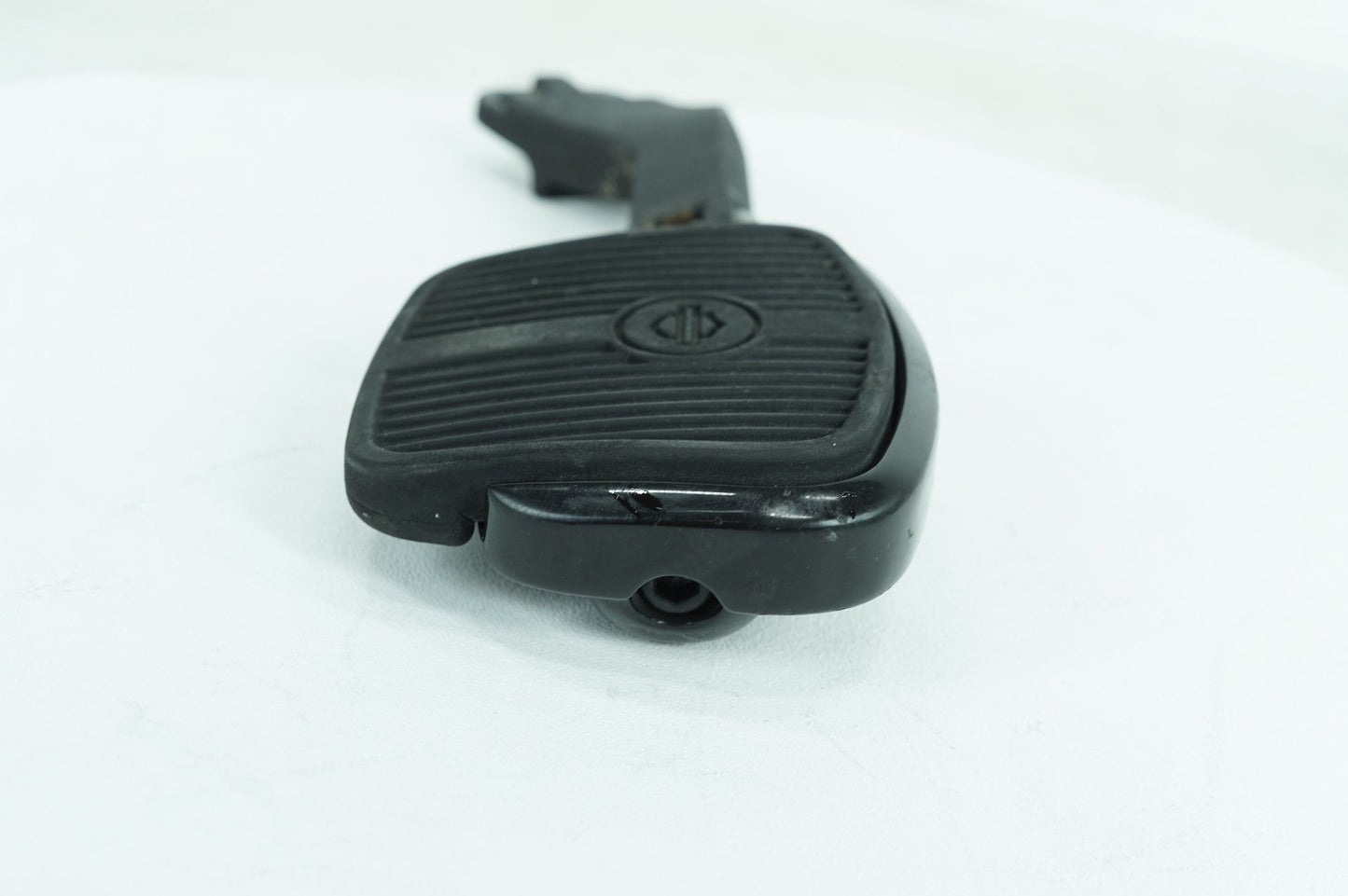 2007 - 2017 Harley-Davidson Dyna Fat Bob Rear Passenger 1 Foot Peg Step Rest 49224-06A