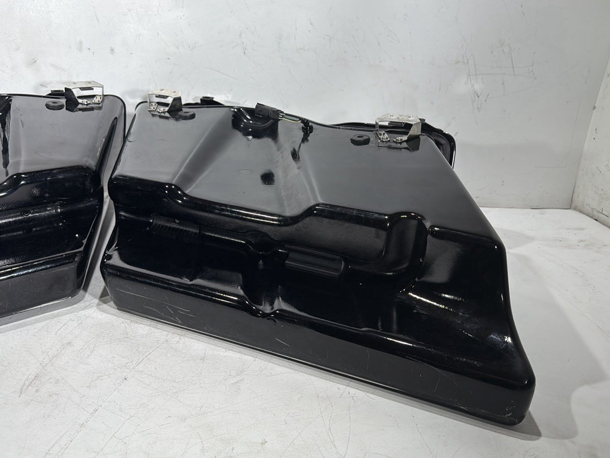 2010 Harley Street Glide Touring FLHX OEM Left Right Saddlebags Luggage NOKey