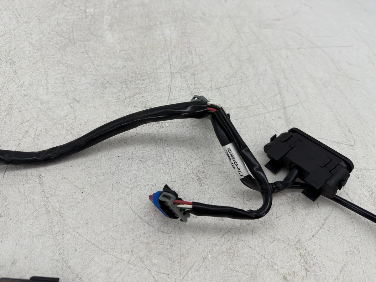2017 Harley Dyna Street Bob FXDB OEM Dash Indicator Lamp Wire Plug In 68789-96A