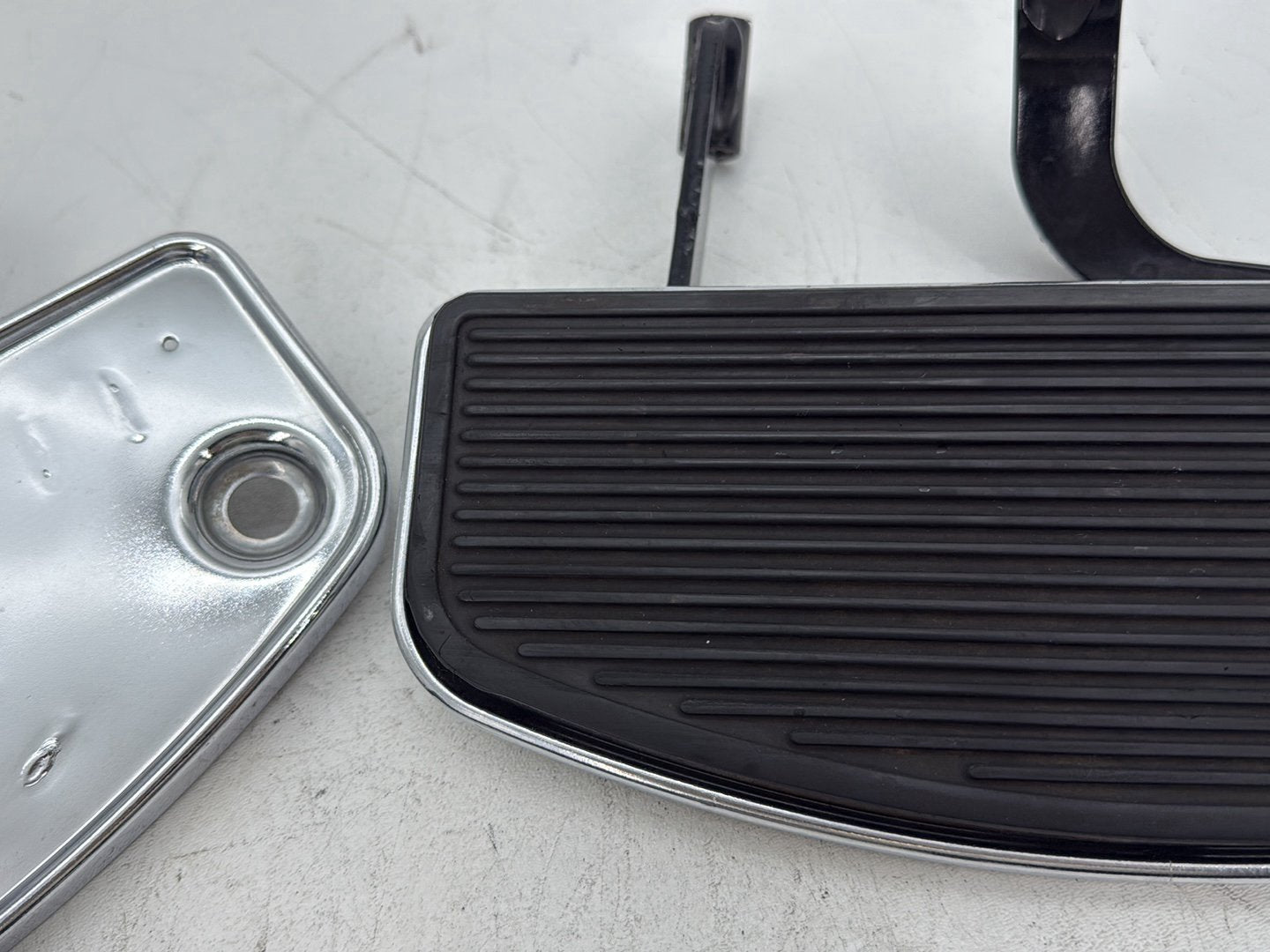 2018 Harley Electra Glide Touring Ultra FLHTCU OEM Left Right Driver & Pass Floorboard Foot Rest