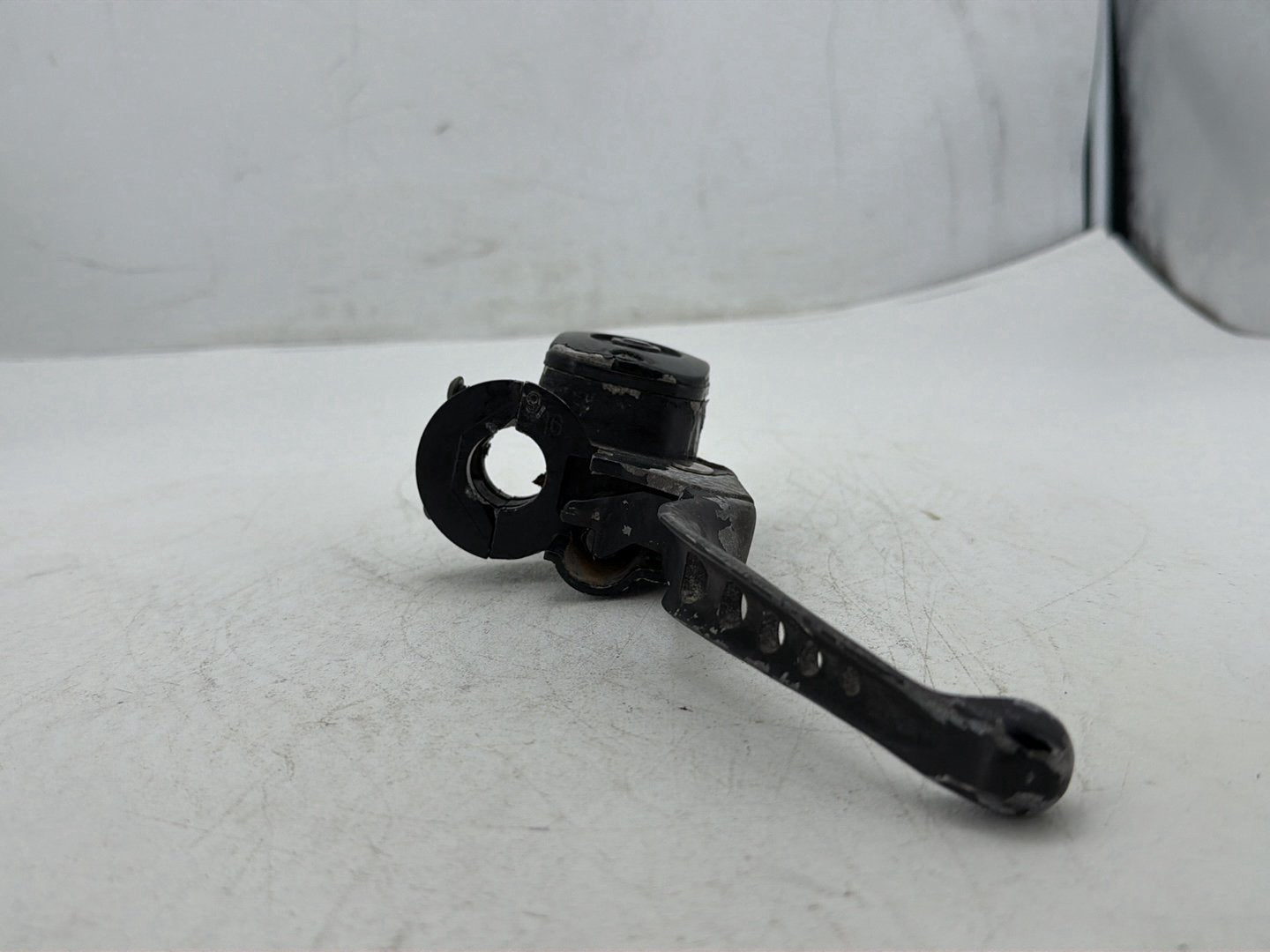 2009 Harley Dyna Street Bob FXDB OEM Front Right Brake Lever Master Cylinder