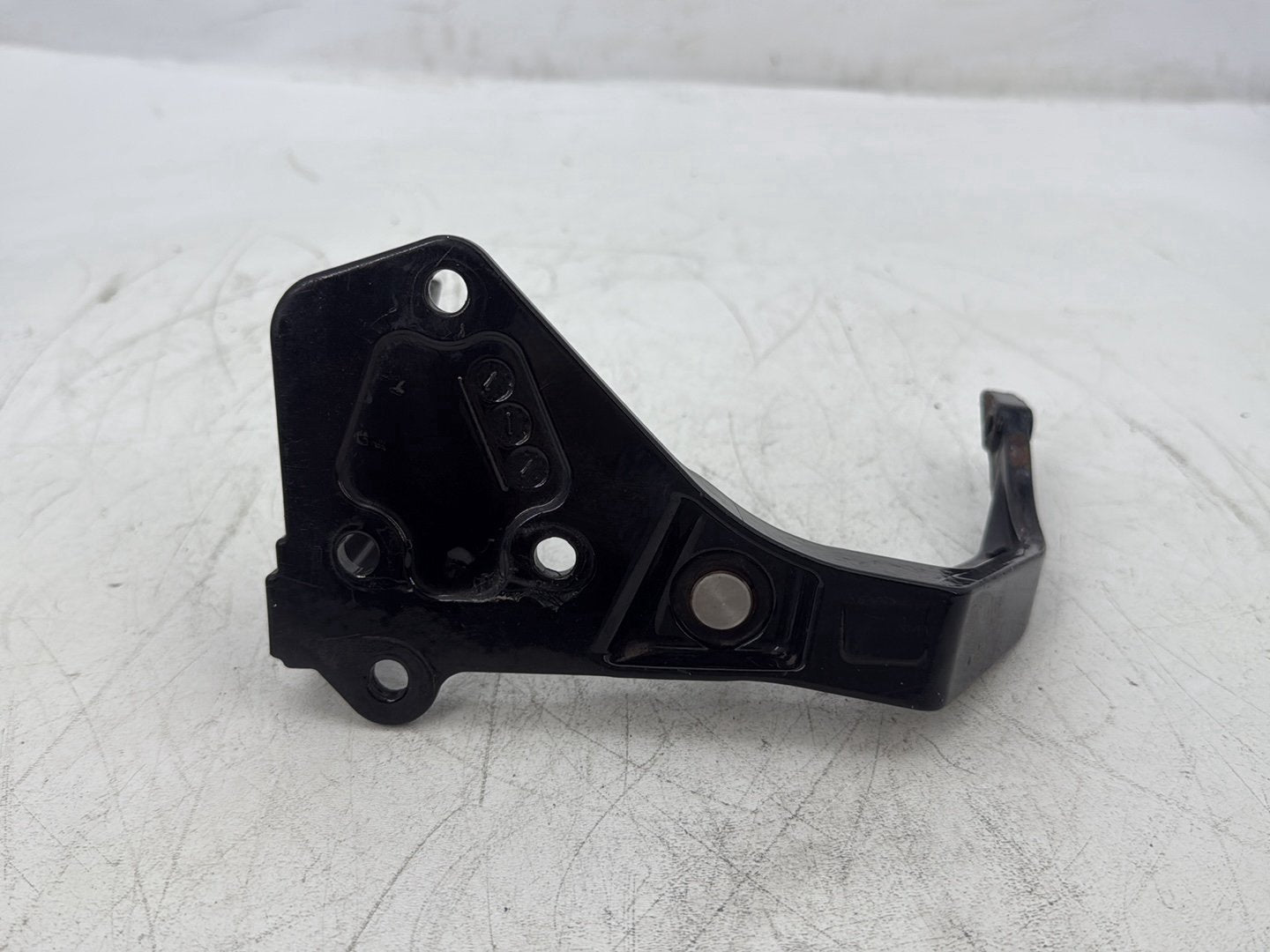 2006 Harley Softail FLSTCI Heritage Classic OEM Right Driver Footpeg Bracket Mount