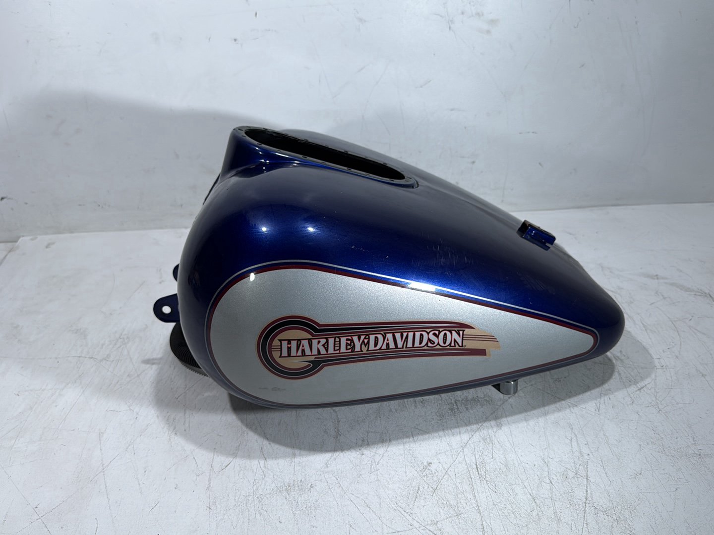 2006 Harley Touring FLHTCI Electra Glide Classic OEM Fuel Gas Tank Gasoline Reservoir