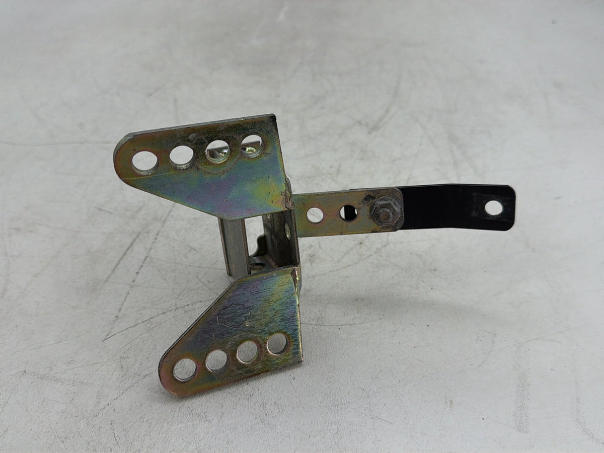 2006 Harley Electra Glide Touring Ultra FLHTCUI OEM Driver Rider Backrest Bracket Mount 52589-09A