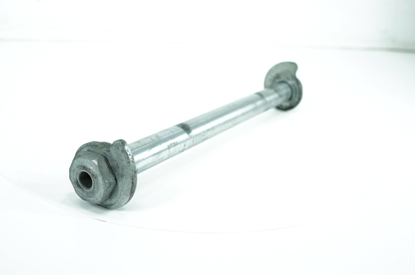 2007 - 2016 Harley-Davidson Touring CVO Electra Screamin Eagle Rear Wheel Axle Bolt Shaft 43000002