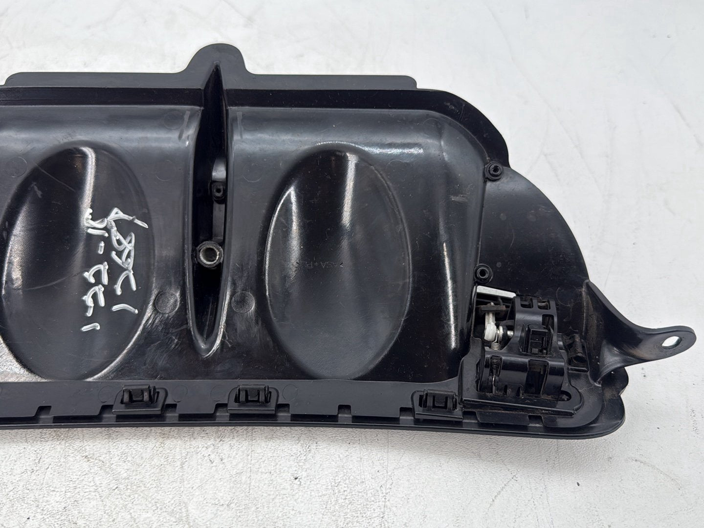 2018 Harley Electra Glide Touring Ultra OEM Front Inner Fairing Air Duct Vent