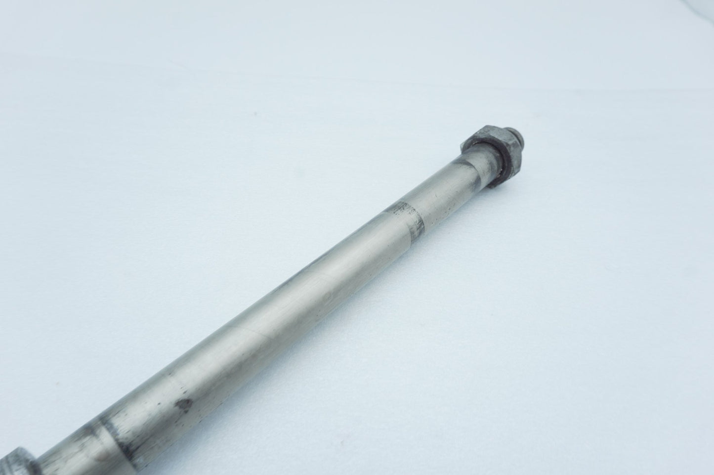 2008 - 2016 Harley-Davidson Dyna Wide Glide Rear Wheel Axle Bolt Shaft 41547-07A