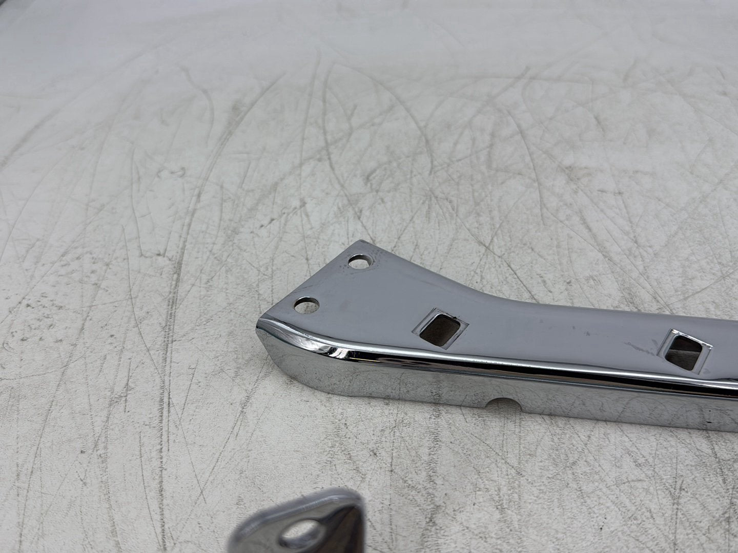 2004 Harley Road King Touring Custom FLHRSI OEM Left Right Saddlebag Fender Struts Brackets