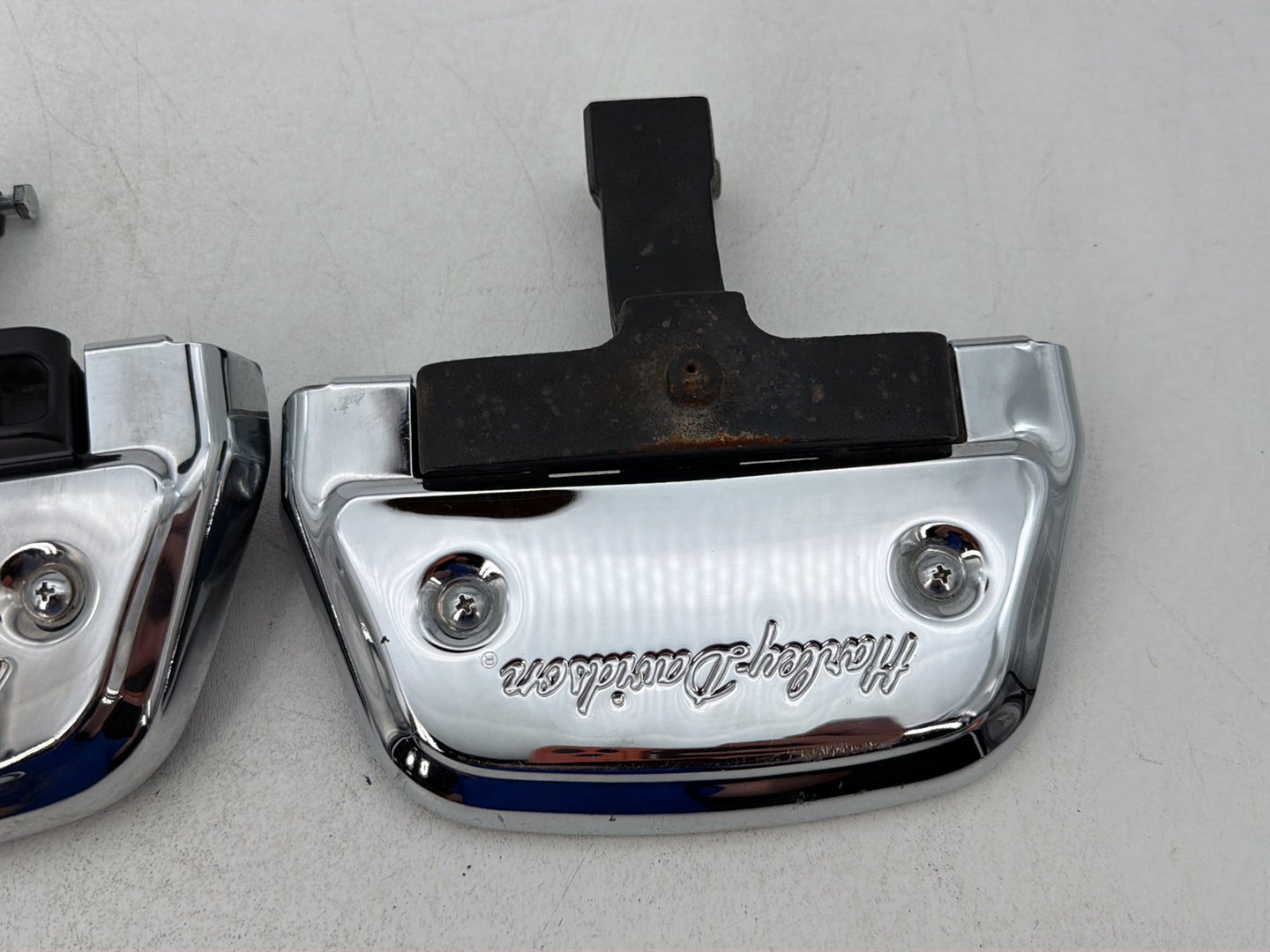 1986 - 1998 Harley-Davidson Softail Heritage Classic Left & Right Passenger Floorboard Foot Rest 50602-89B