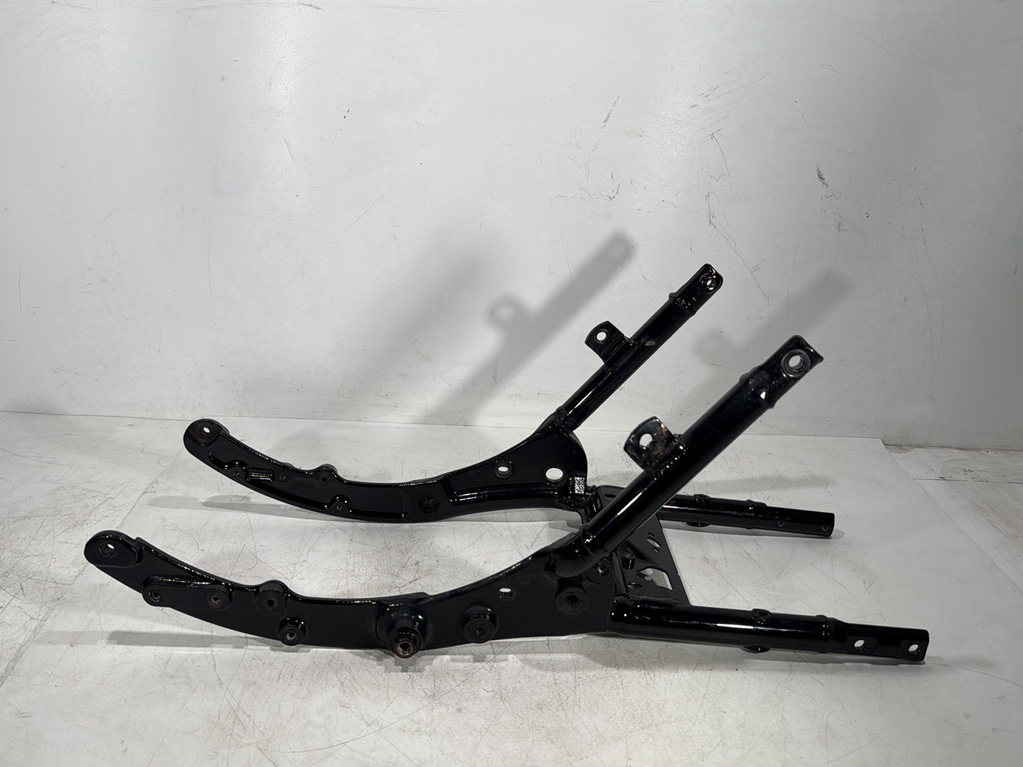 2016 Harley Road King Touring FLHR OEM Rear Back Sub Frame Rail Bar 48079-09BHP
