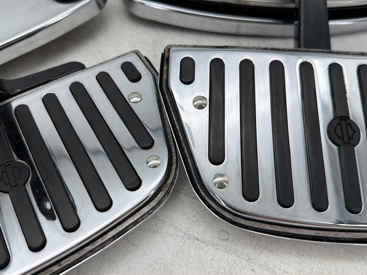 2006 Harley Electra Glide Touring Ultra FLHTCUI OEM Left Right Driver & Pass Floorboard Foot Rest