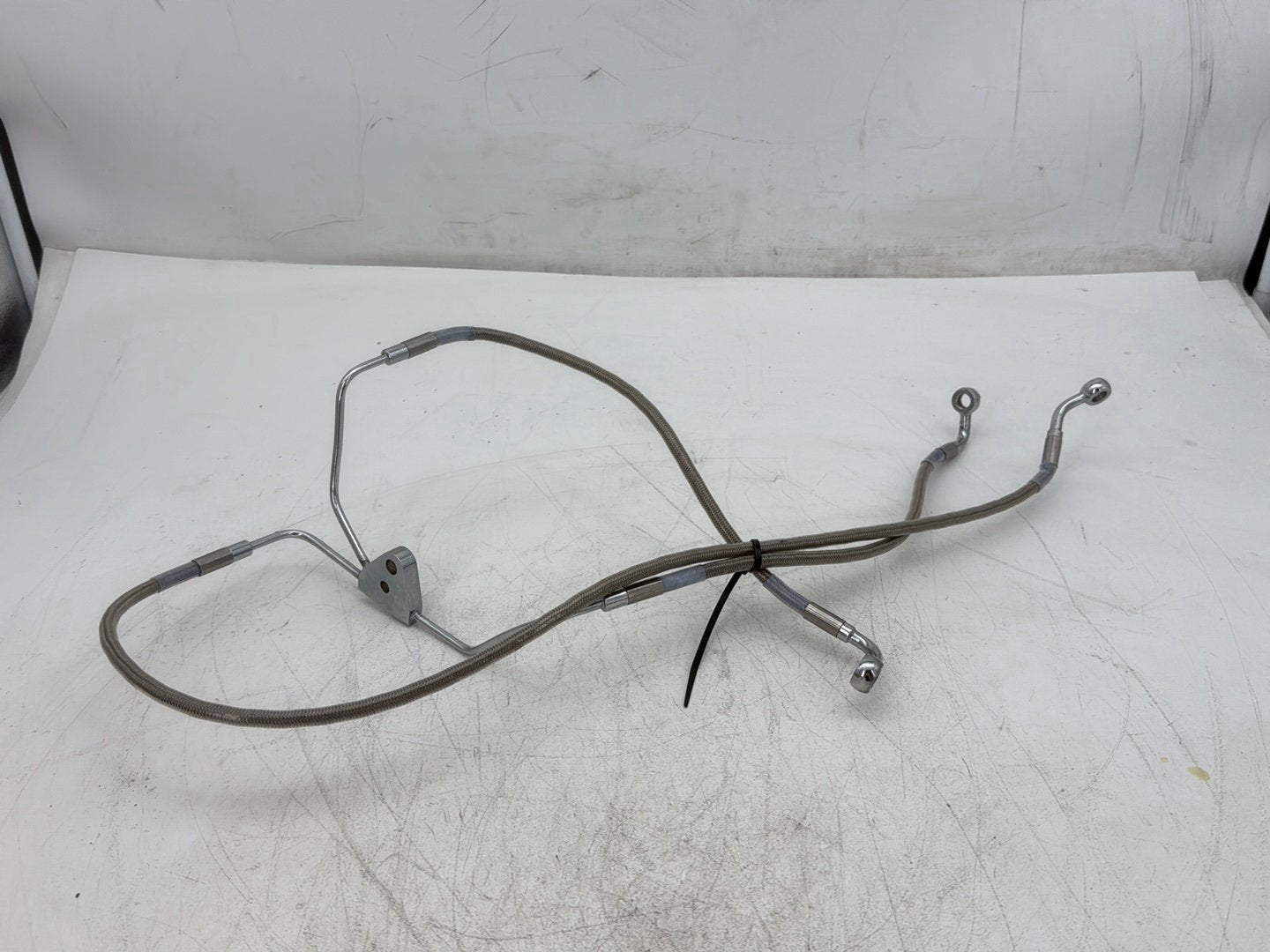 2010 Harley Street Glide Touring FLHX OEM Front Brake Hose Line Pipe NON-abs