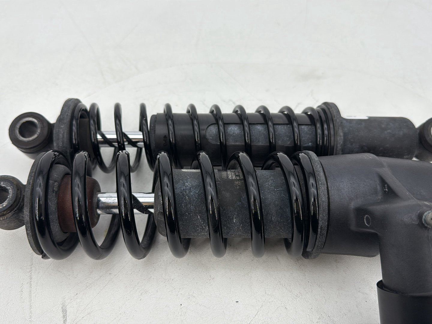 2019 - 2023 Harley-Davidson Touring Street Glide Rear Left Right Shock Absorbers 54000114