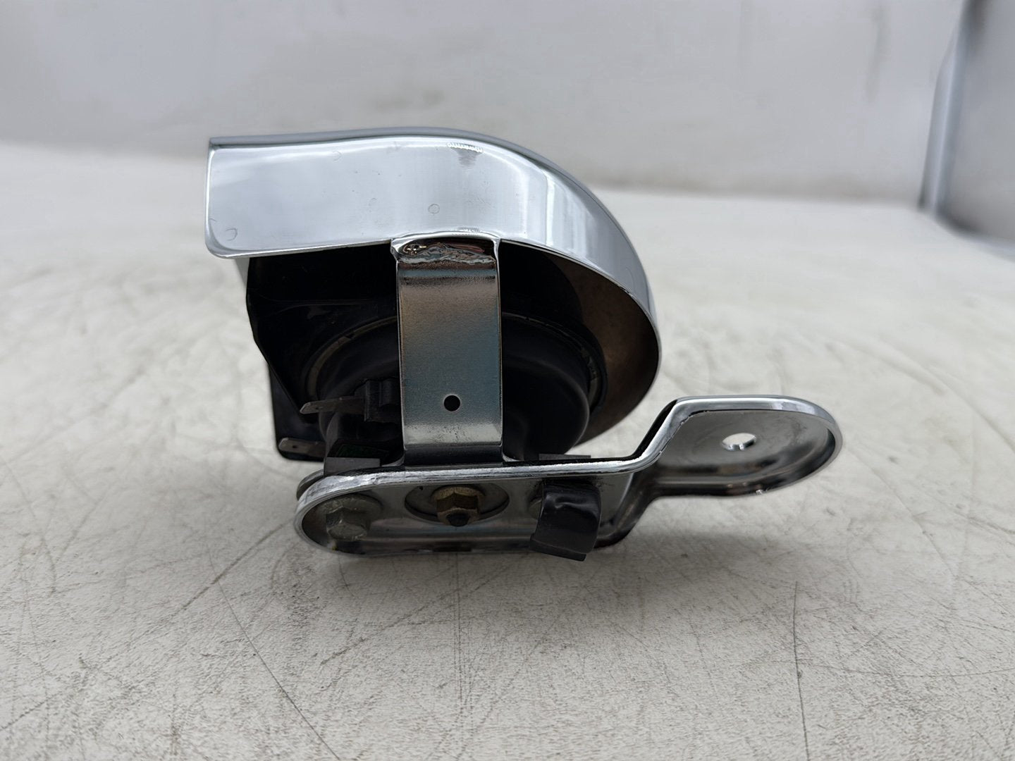 2007 Harley Touring Electra Glide Ultra OEM Horn Signal Klaxon Chrome Cover
