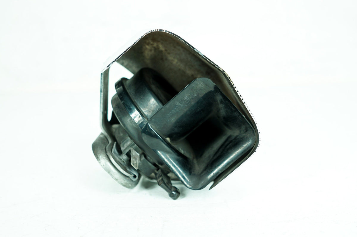 2007 - 2011 Harley-Davidson Touring Street Glide Horn Signal Klaxon Chrome Cover 69060-90D