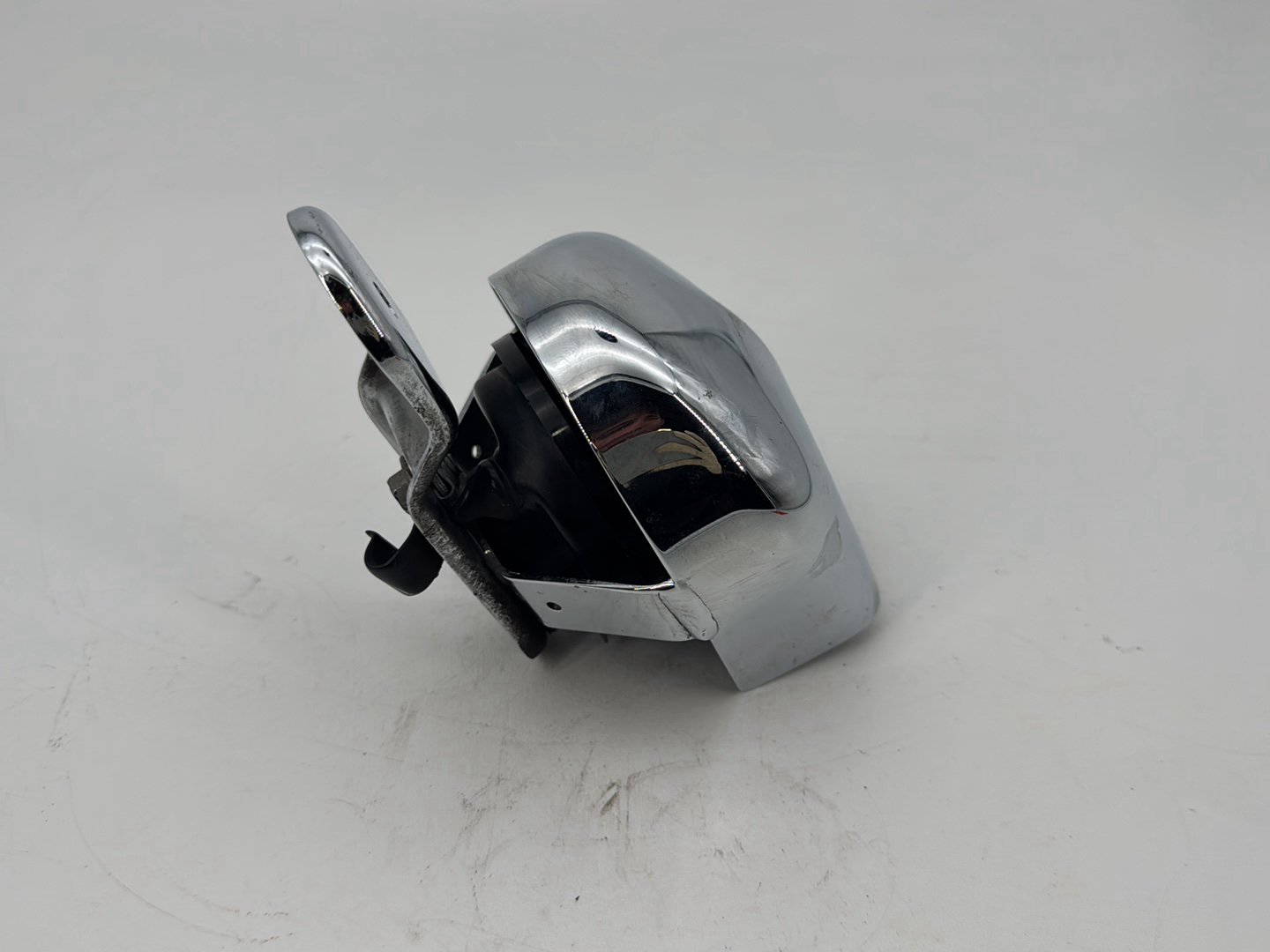 2007 - 2012 Harley-Davidson Touring Road Glide Horn Signal Klaxon Chrome Cover 69012-93A
