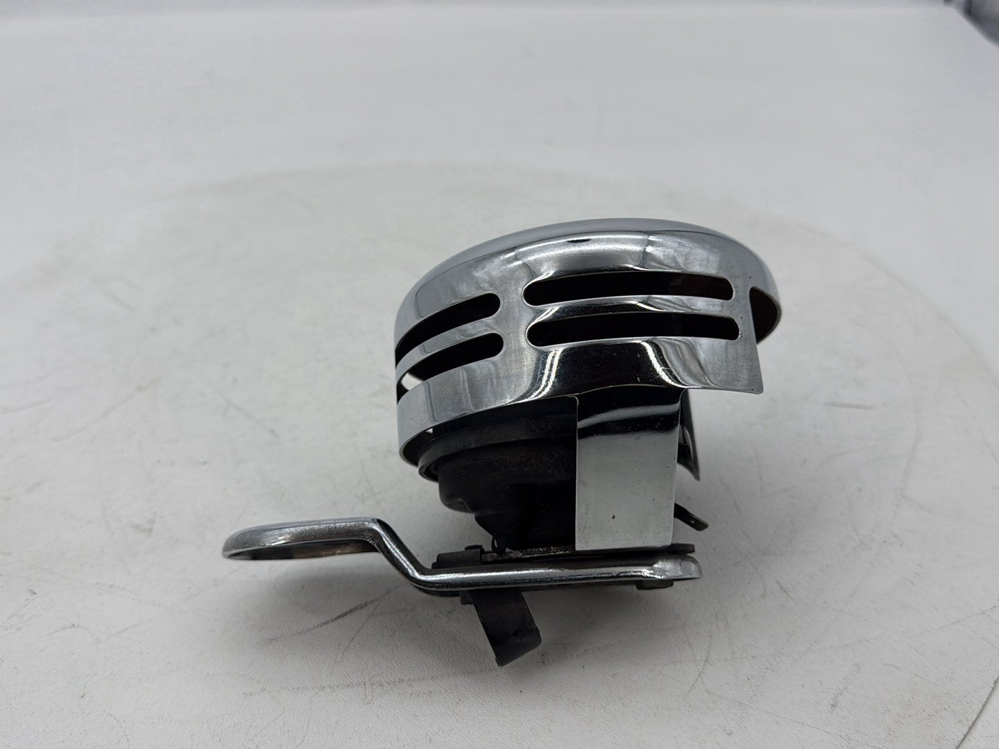 2007 - 2012 Harley-Davidson Dyna Super Glide Horn Signal Klaxon Chrome Cover  	69012-93A