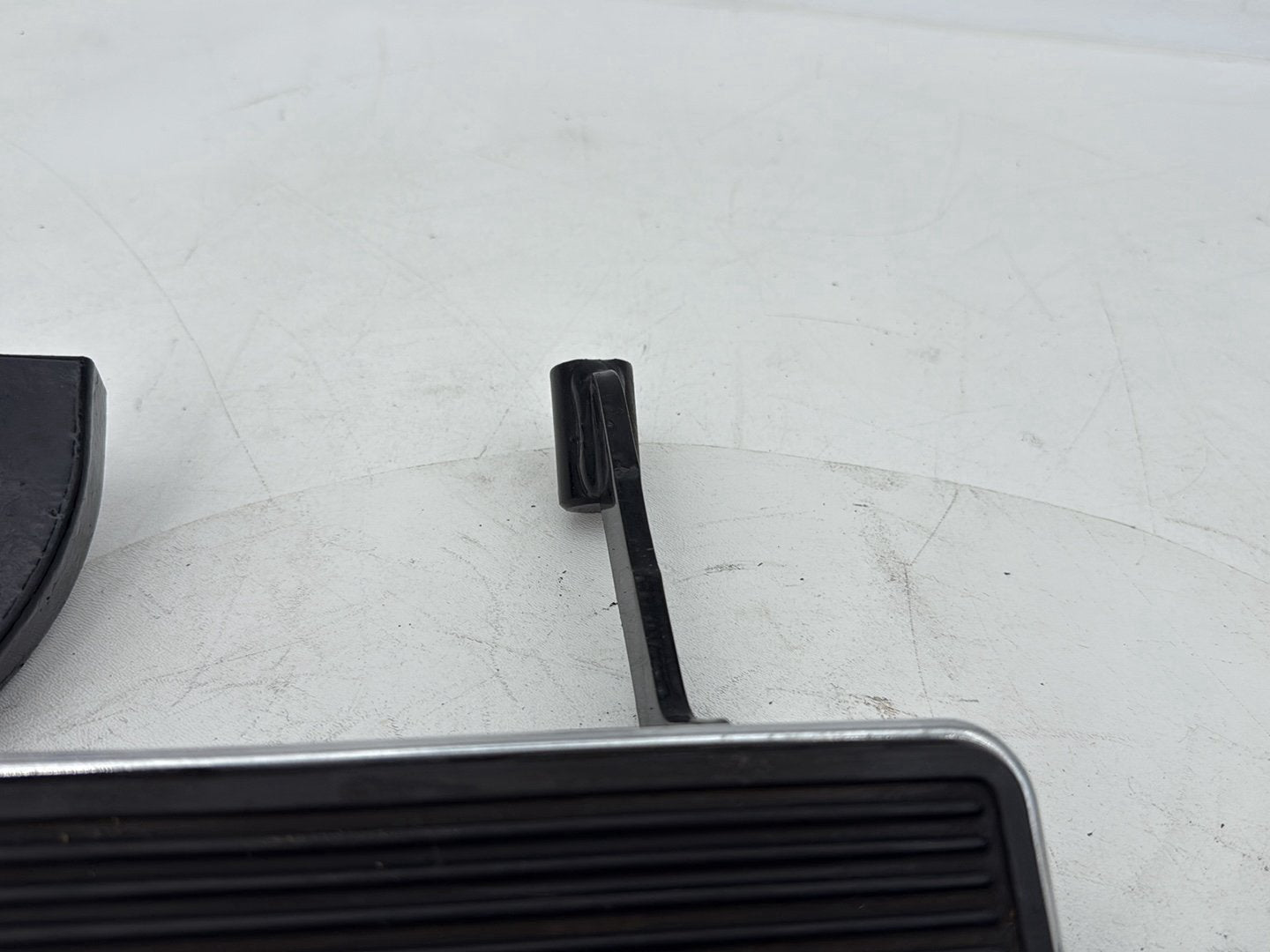 2007 - 2012 Harley-Davidson Touring Electra Glide Ultra Left Right Driver Floorboard Foot Rest 	47365-83C