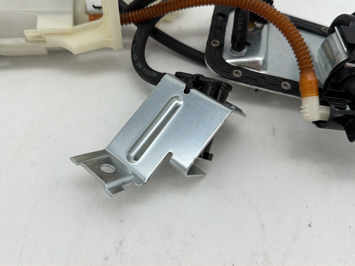 2015 Harley Softail Deluxe FLSTN OEM Fuel Pump Gas Gasoline Petrol Sending