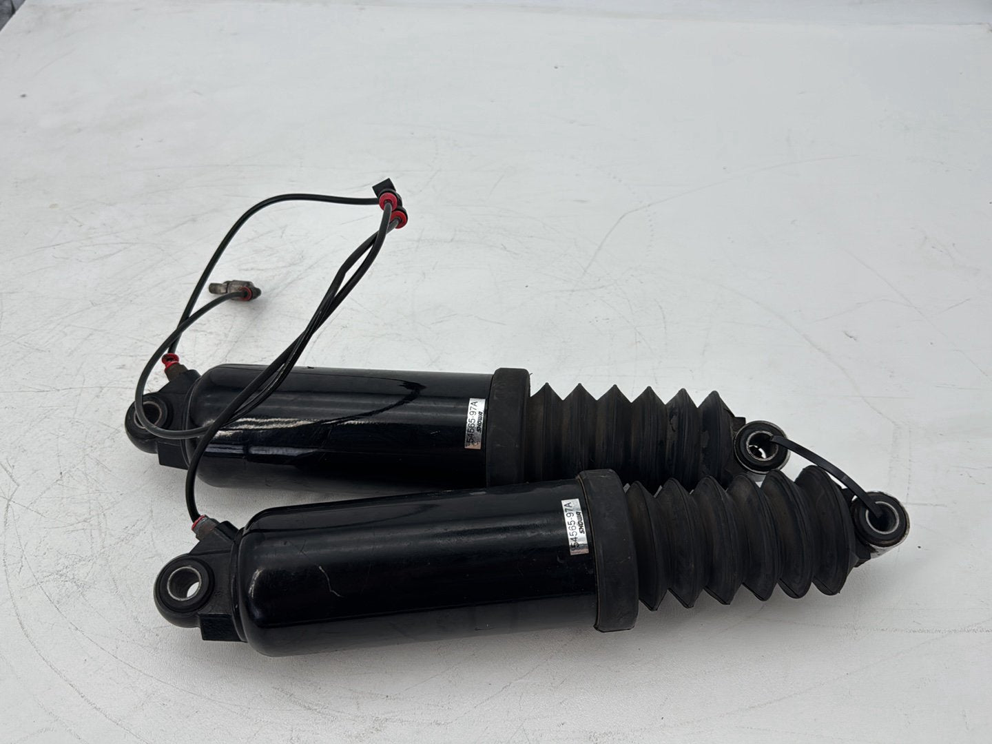 1999 - 2006 Harley-Davidson Touring Electra Glide Classic Rear Left Right Shock Absorbers 54565-97A