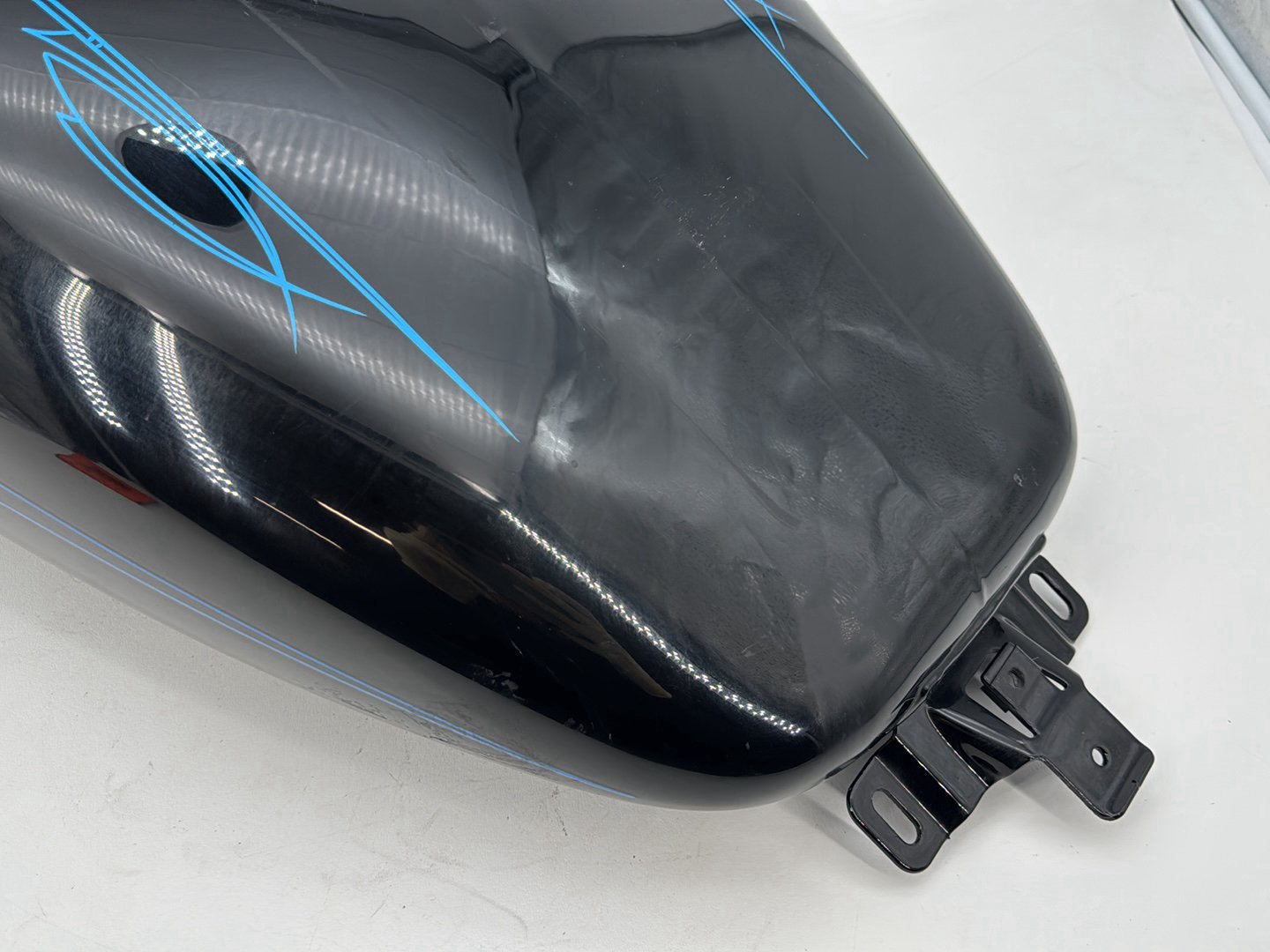 2007 - 2012 Harley-Davidson Touring Road Glide Fuel Gas Tank Gasoline Reservoir 	61356-08
