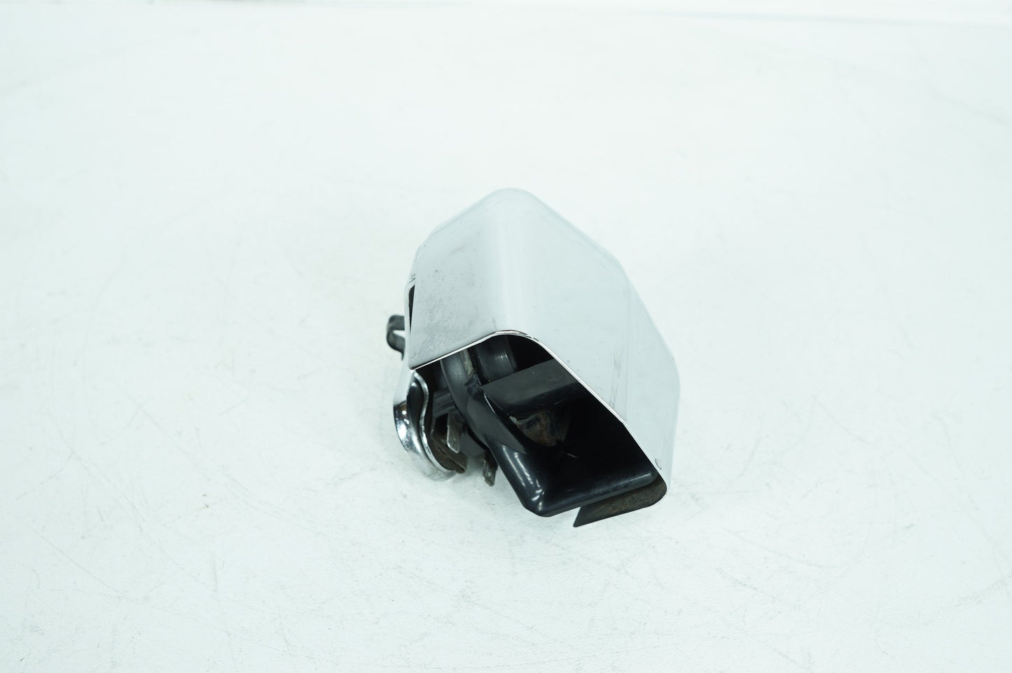 2007 - 2013 Harley-Davidson Touring Electra Glide Ultra Horn Signal Klaxon Chrome Cover 69060-90F