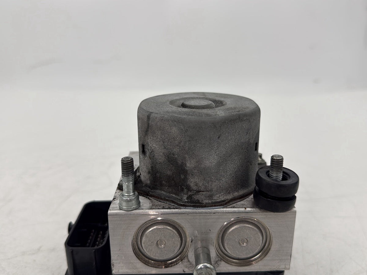 2015 Harley Touring FLHXS Street Glide OEM ABS Brake Pump & Control Module