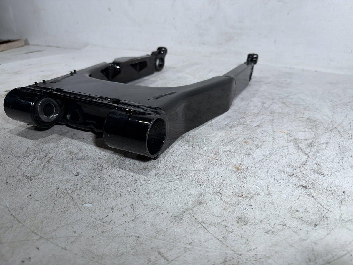 2004 Harley Electra Glide CVO Screamin Eagle OEM Rear Fork Swingarm Swing Arm