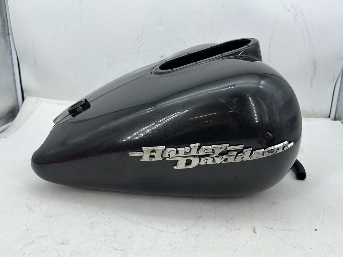2007 Harley Street Glide Touring FLHX OEM Fuel Gas Tank Gasoline Reservoir