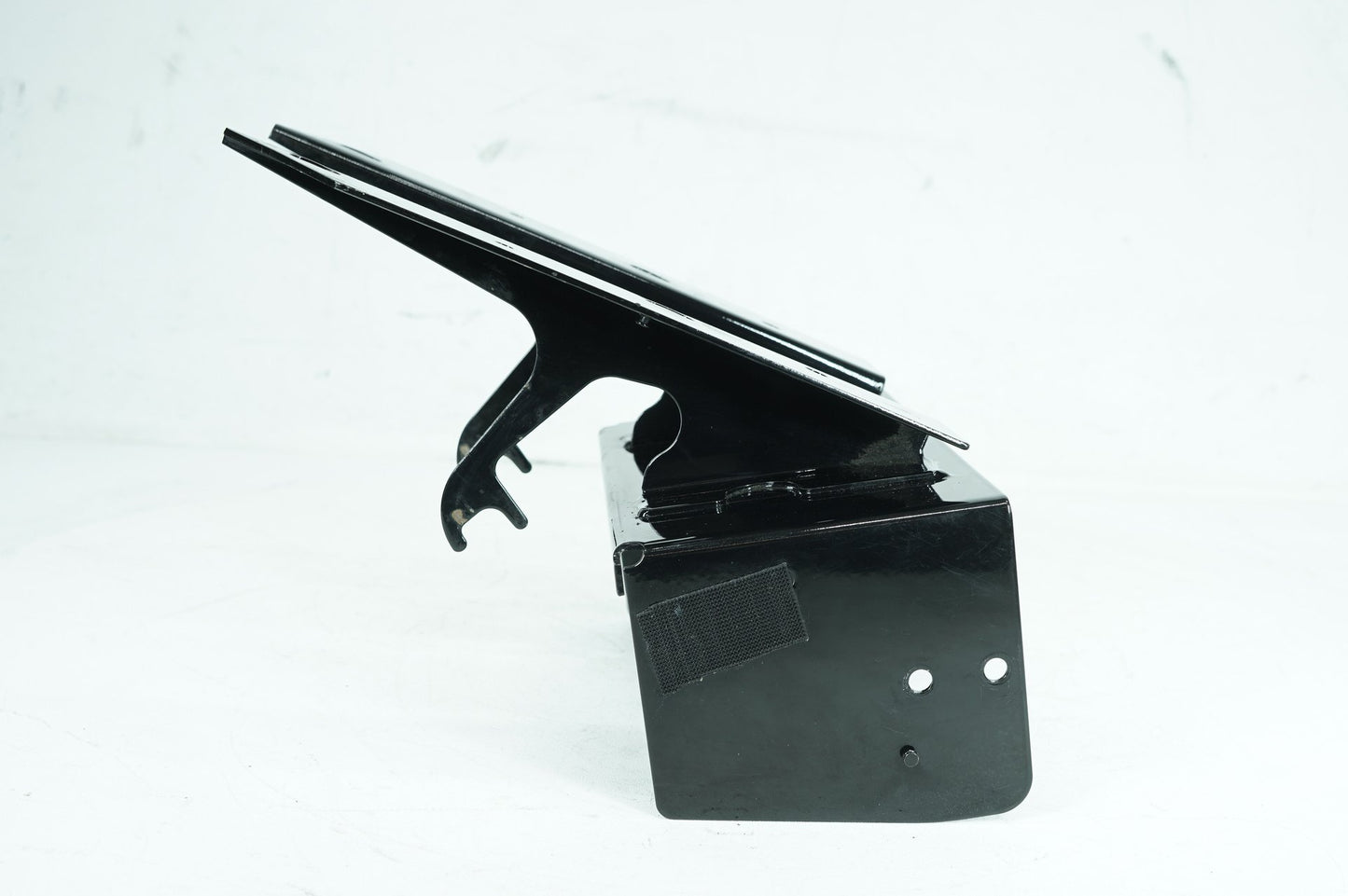 2008 - 2016 Harley-Davidson Touring Road Glide Front Fairing Radio Caddy Mount Holder 47200028A