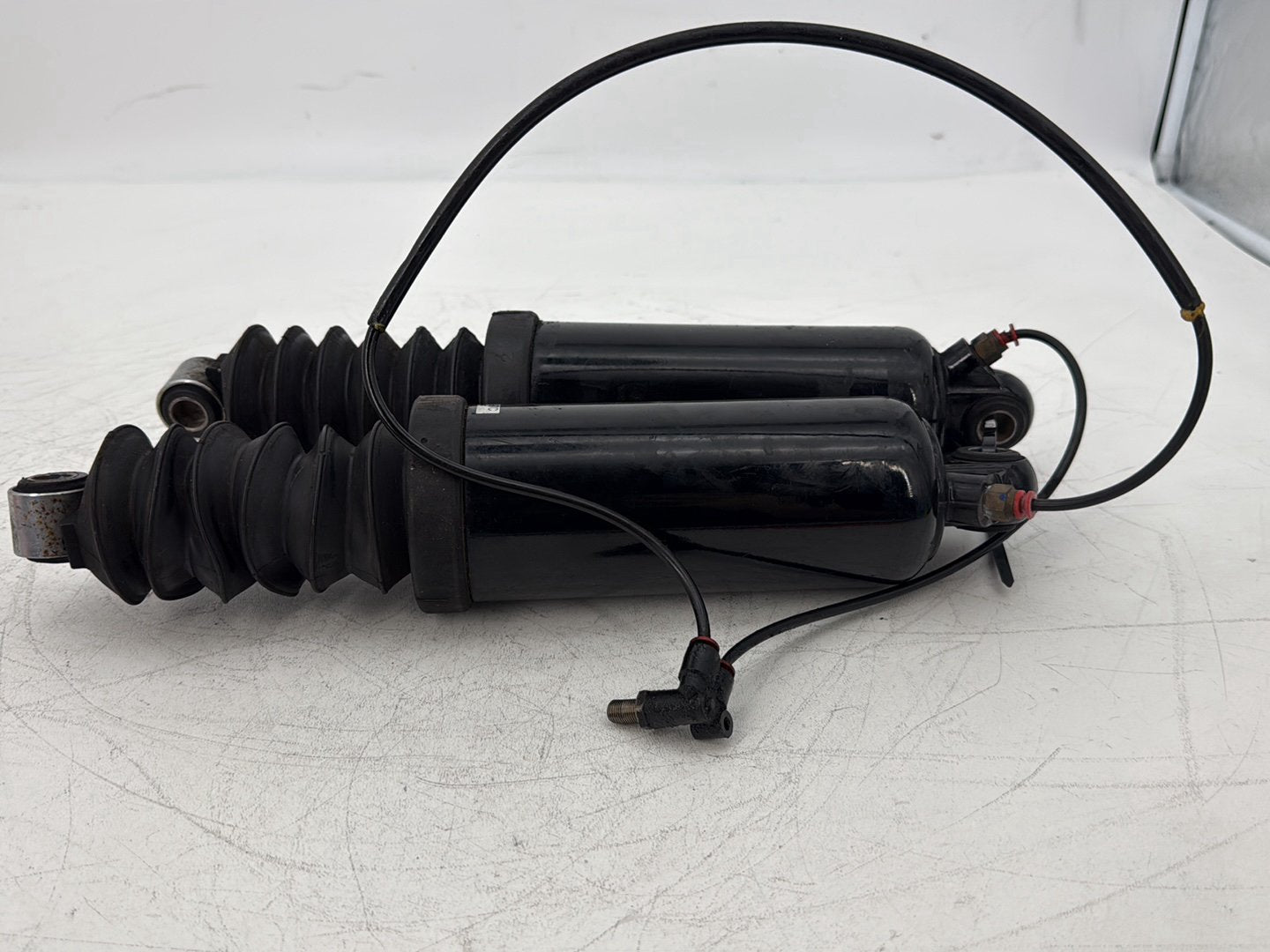 2006 Harley Touring FLHRI Road King OEM Rear Left Right Shock Absorbers