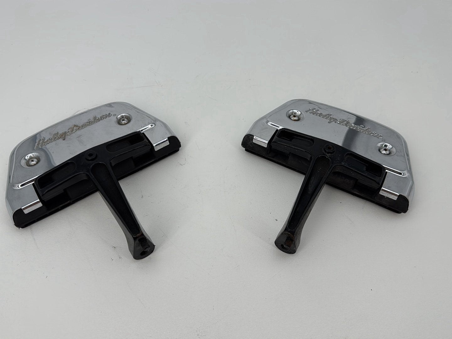 1999 - 2006 Harley-Davidson Touring Electra Glide Classic Left & Right Passenger Floorboard Foot Rest 52719-93B
