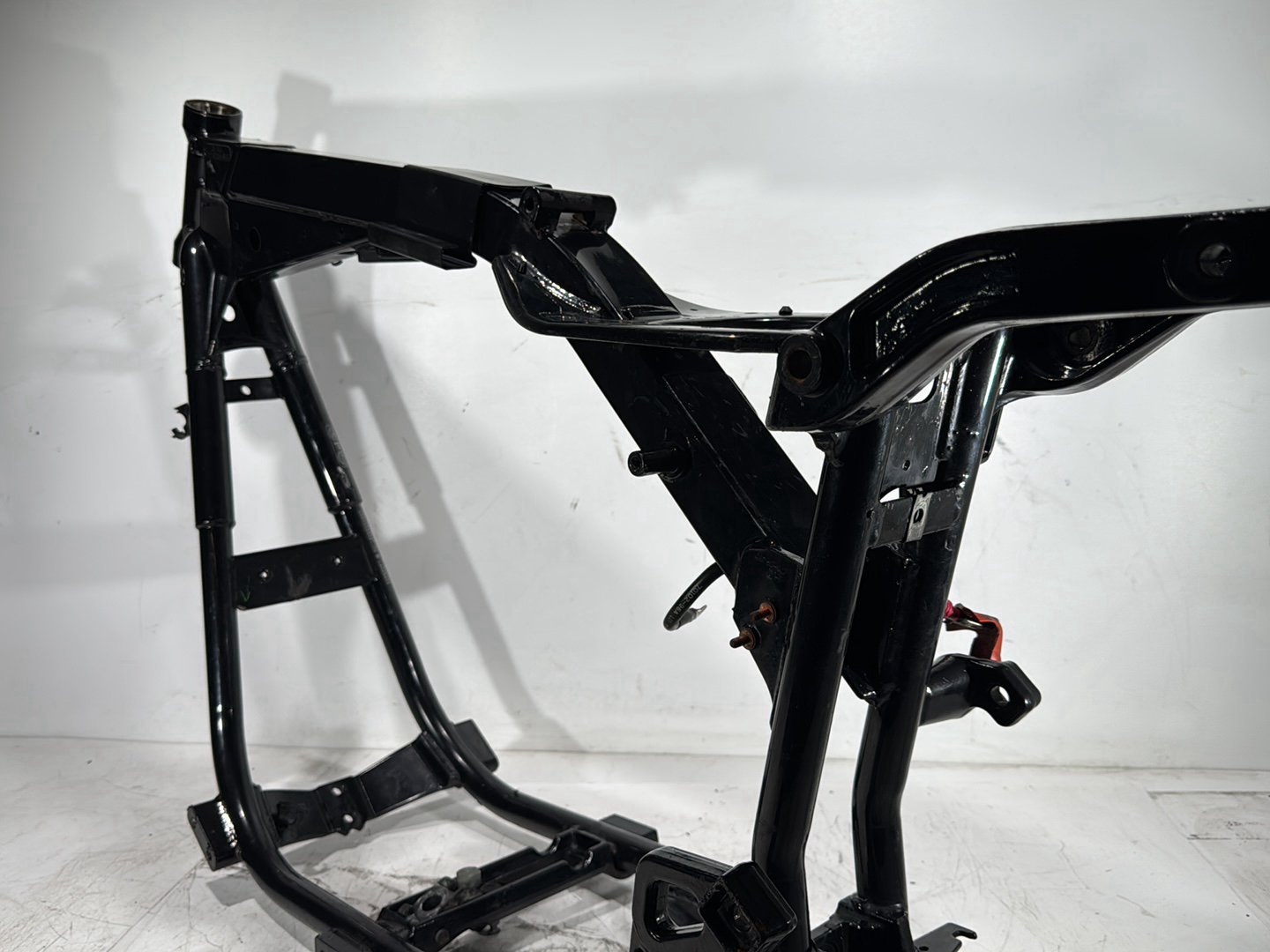 2004 Harley Dyna Super Glide FXDI OEM Body Main Frame Chassis SLVG