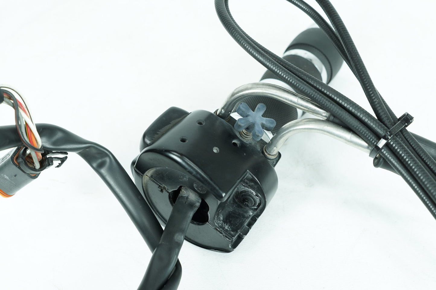1999 - 2006 Harley-Davidson Softail Deluxe Right Engine Start Kill Switches Controls 71589-96B , 71591-00 , 71564-96