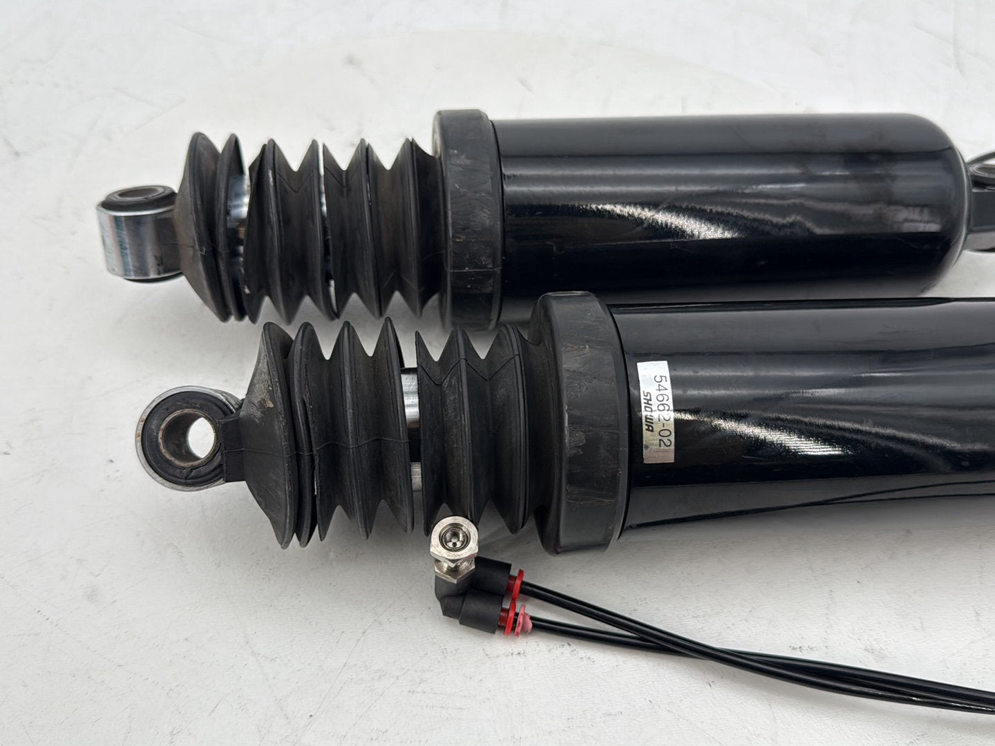 1999 - 2006 Harley-Davidson Touring CVO Screamin Eagle Road King Rear Left Right Shock Absorbers 54565-97C