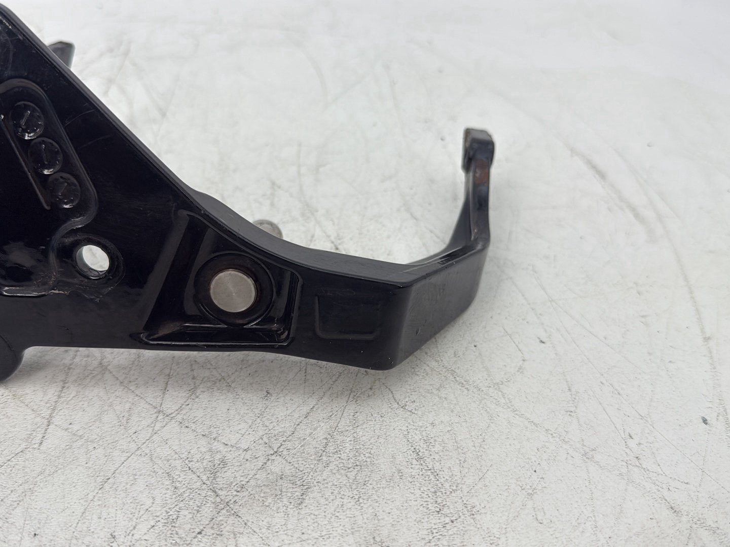 2006 Harley Softail FLSTCI Heritage Classic OEM Right Driver Footpeg Bracket Mount
