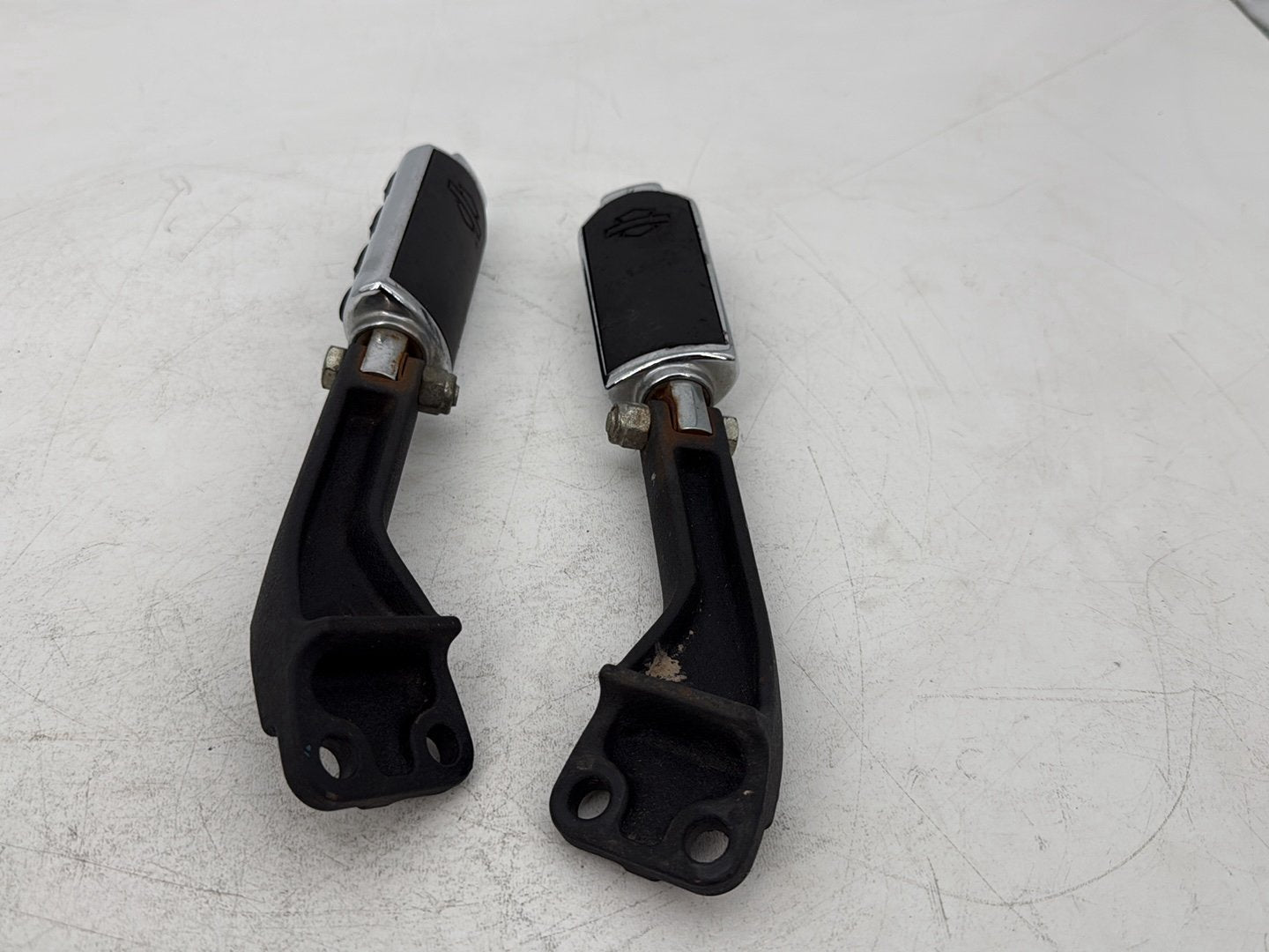 1999 - 2006 Harley-Davidson Dyna Super Glide Passenger Left & Right Foot Pegs 49224-06