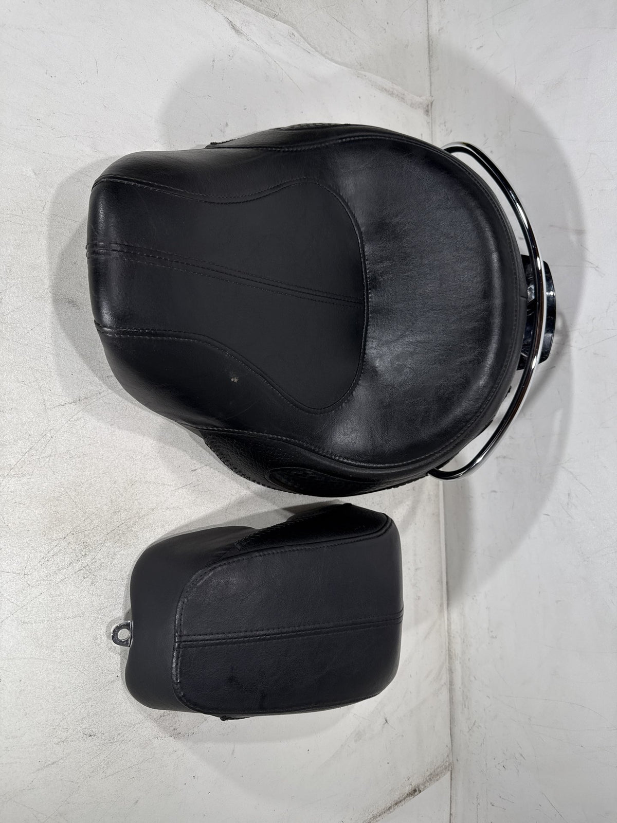 2011 Harley Softail Deluxe FLSTN OEM Passenger Rider Driver Seat Saddle
