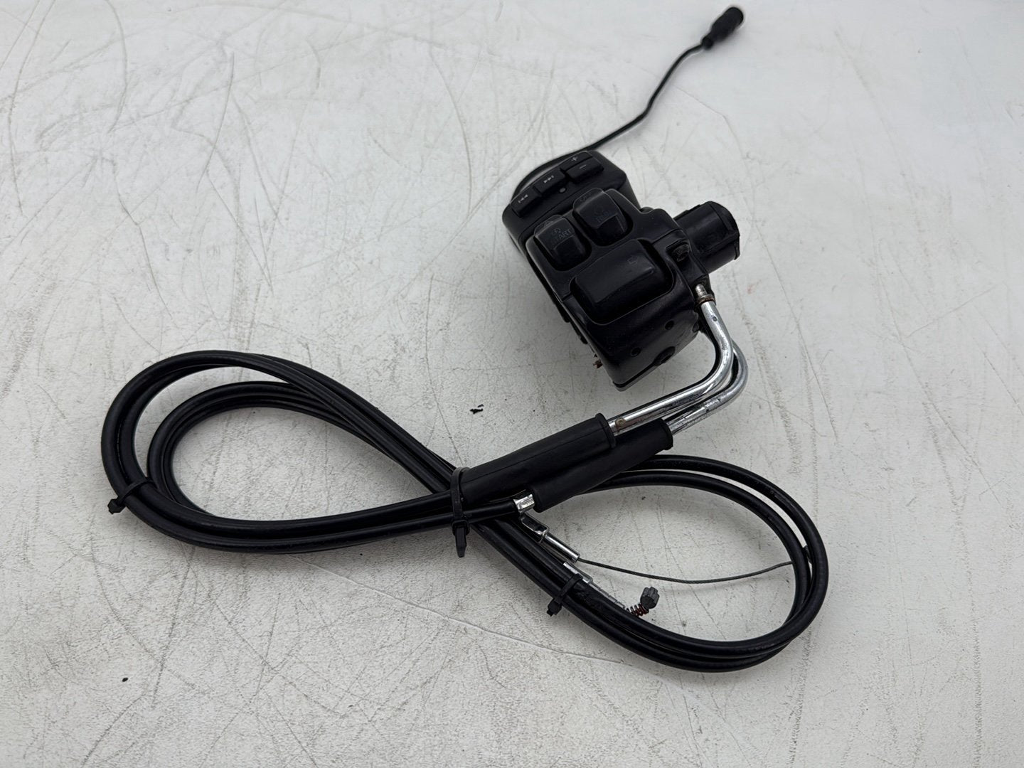 2011 Harley Softail FLSTFB Fat Boy OEM Right Engine Start Kill Switches Controls
