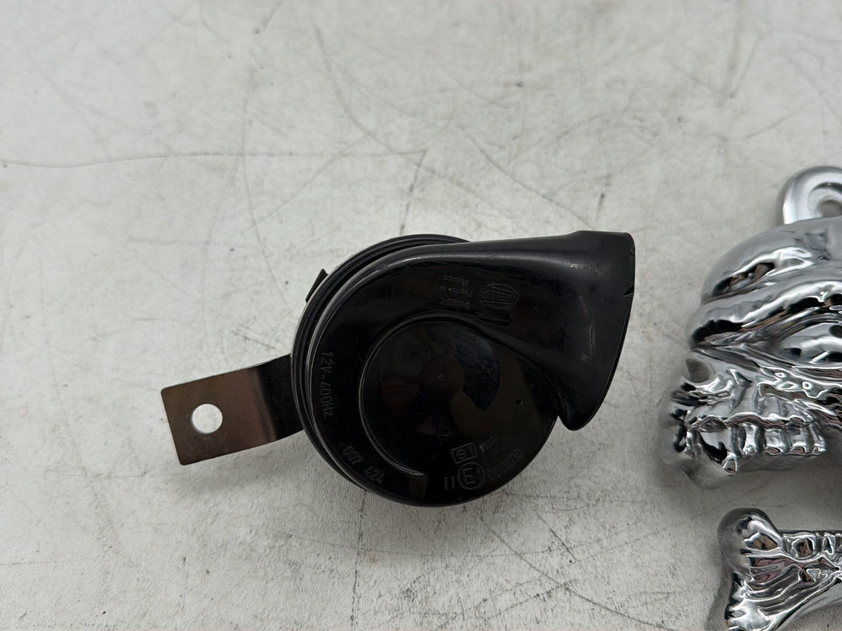 2005 Harley Road King Touring Police Horn Signal Klaxon w/ Chrome Cover SKULL