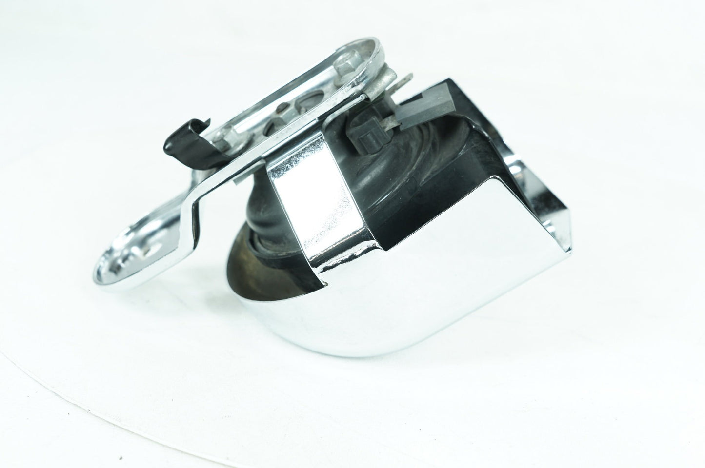 2011 Harley Touring FLHRC Road King Classic OEM Horn Signal Klaxon Chrome Cover