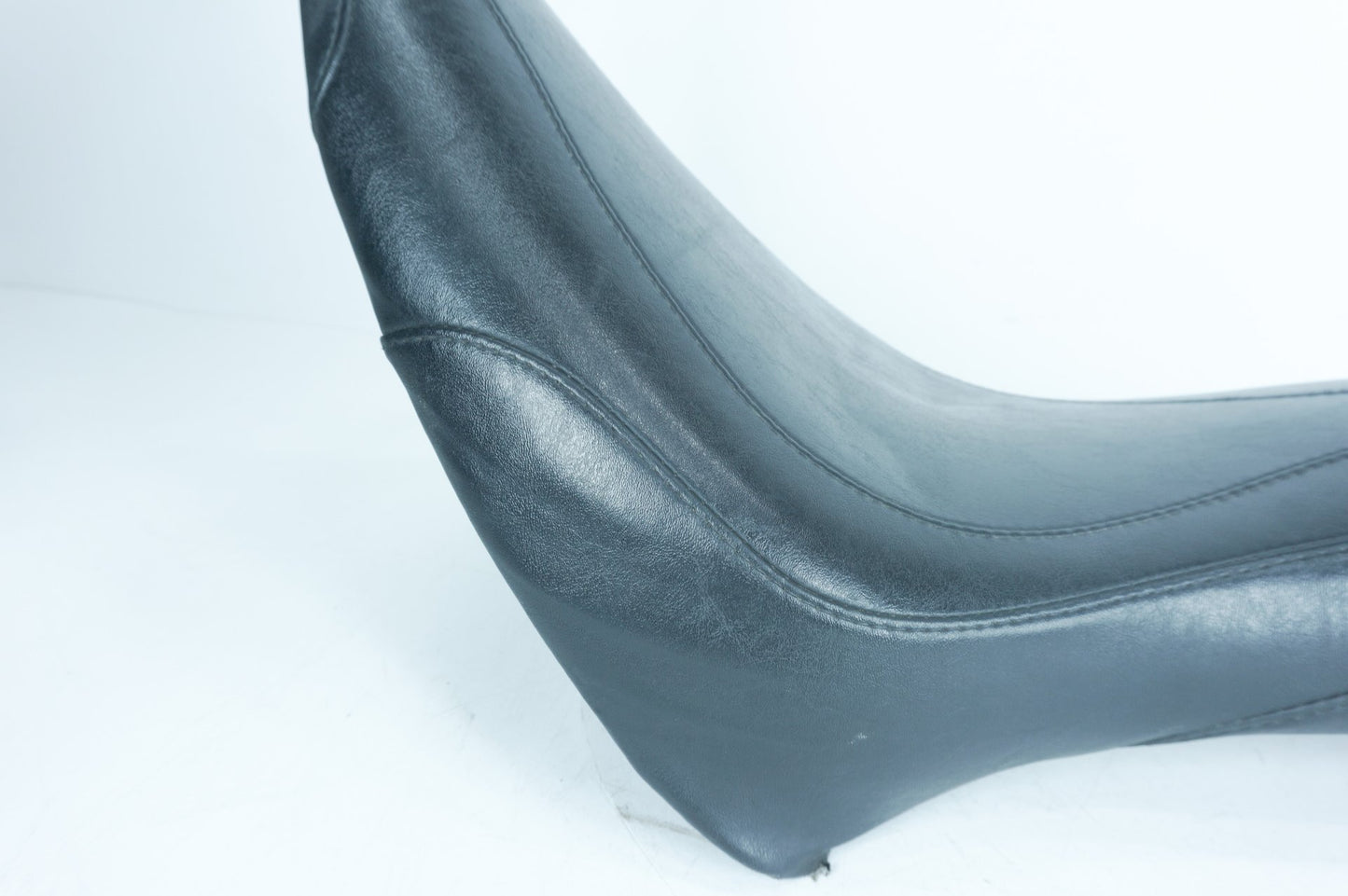 1999 - 2006 Harley-Davidson Softail Night Train Passenger Rider Driver Seat Saddle MUSTANG