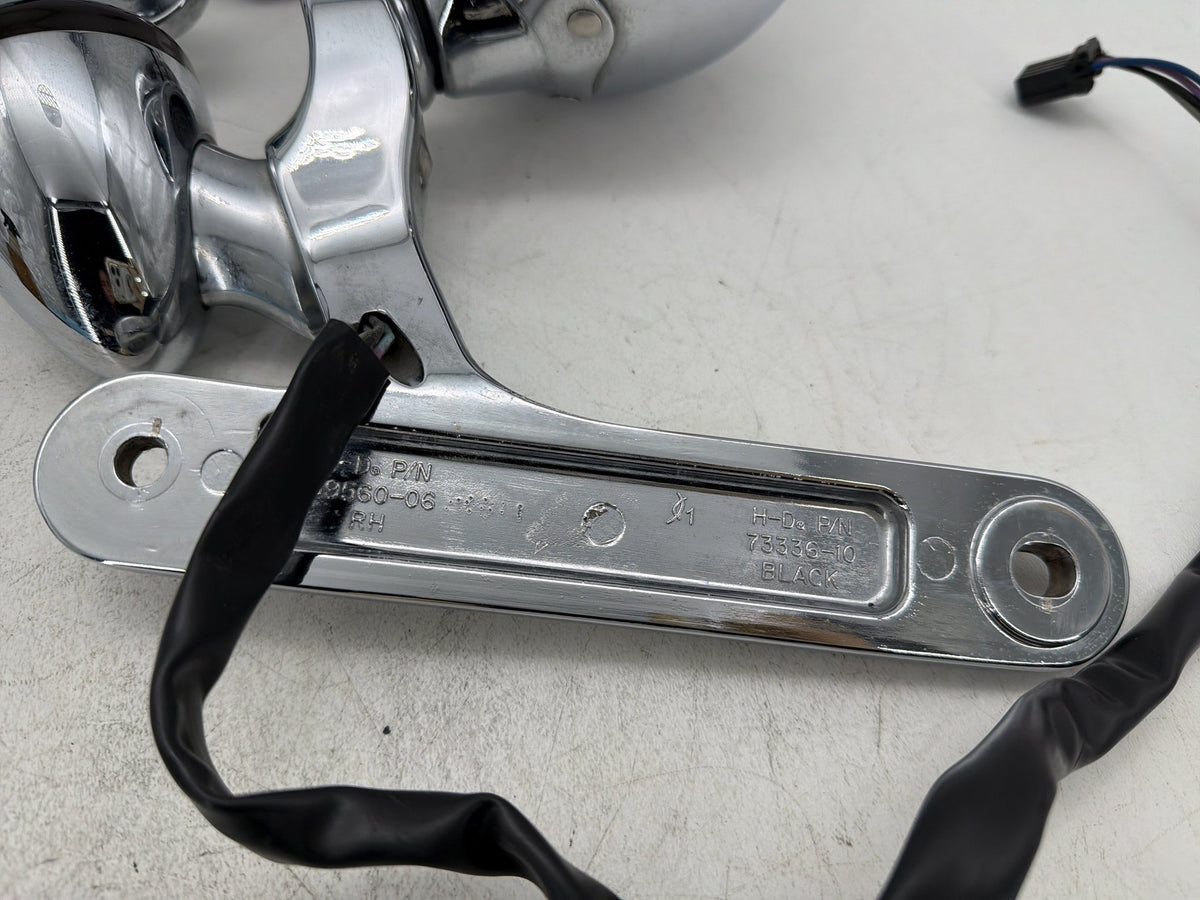 11 Harley Street Glide Touring FLHX OEM Front Left Right Turn Signal Indicators