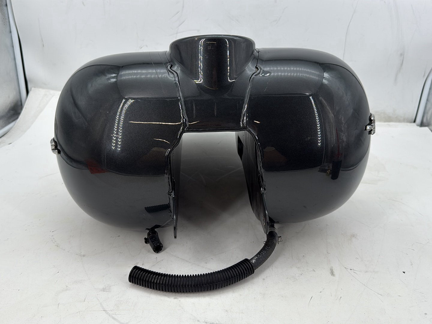 2007 Harley Street Glide Touring FLHX OEM Fuel Gas Tank Gasoline Reservoir