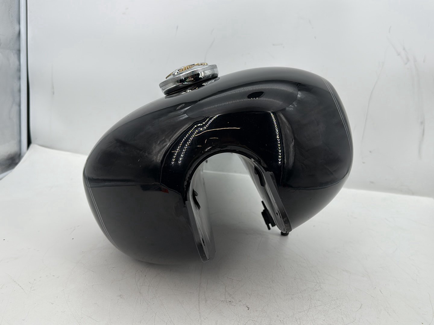 2006 Harley Sportster XL883C 883 Custom OEM Fuel Gas Tank Gasoline Reservoir